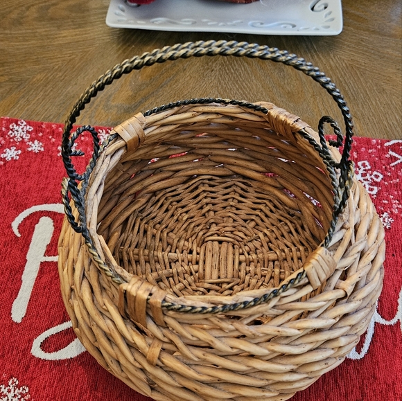 Wicker basket - Picture 2 of 3